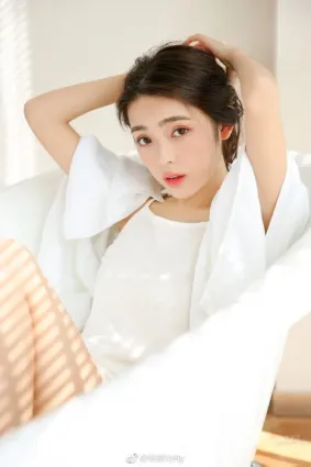 張鶴怡- 中央美院校花私房照