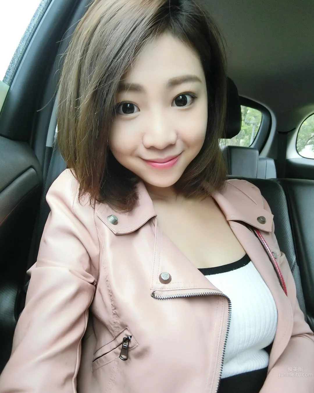 林舒舒- 短發牙套妹子也有好身材 9