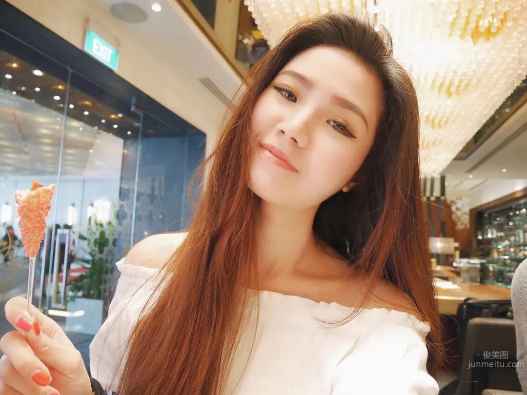 Chia Ying- 長發飄逸空姐私房照 17