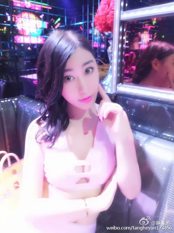 美人模特薛曼柔 俏皮微博私房照 17