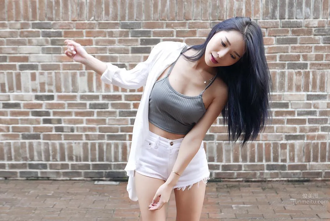 馬國RQ女神謝麗霜 狂曬胸狠馬甲線 26