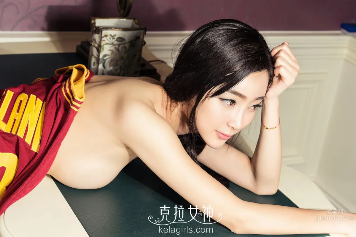 克拉運動女神依依《緻敬詹皇》23号球衣 15