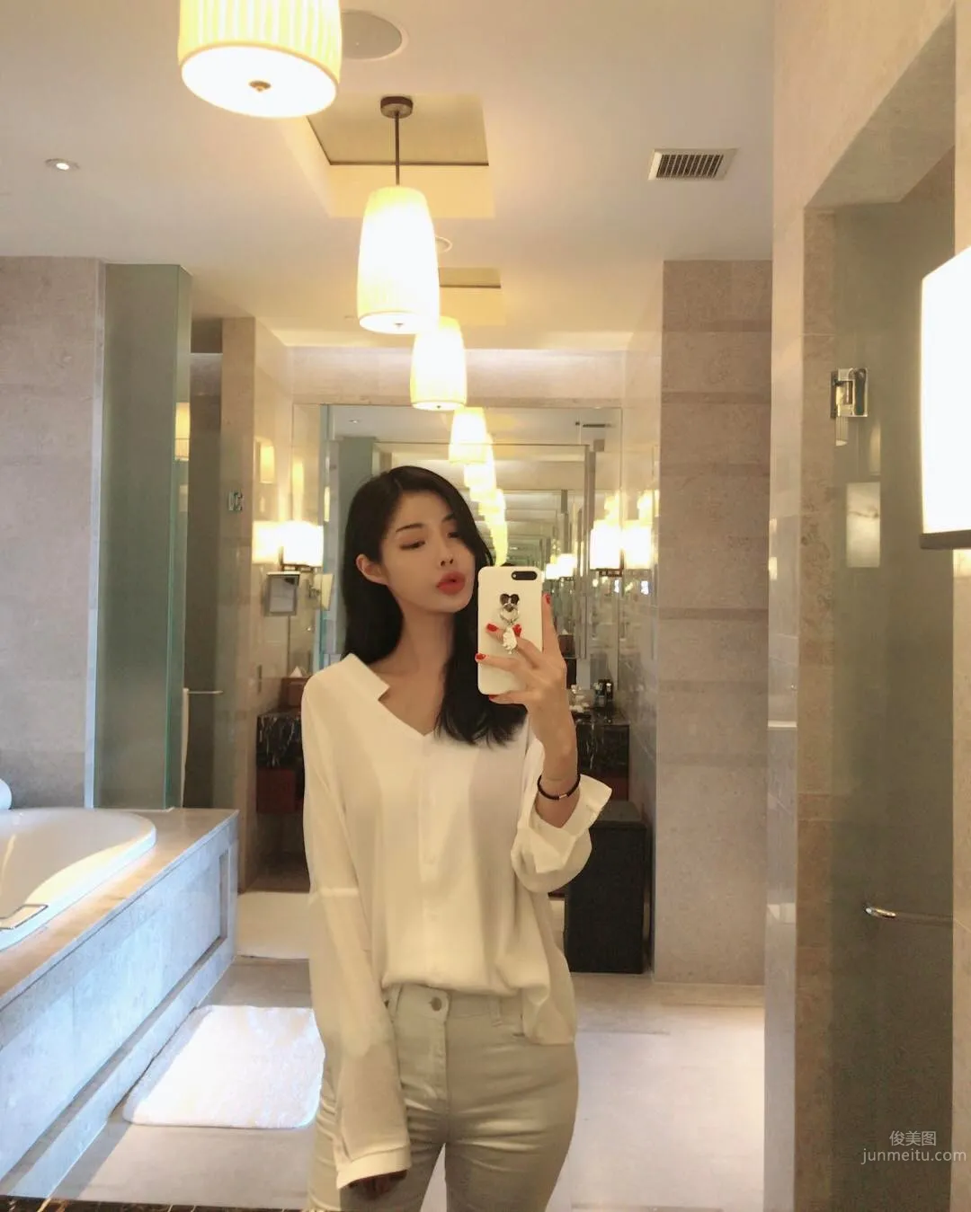 網拍模特樸瓷美 泳衣被撐的好辛苦 8