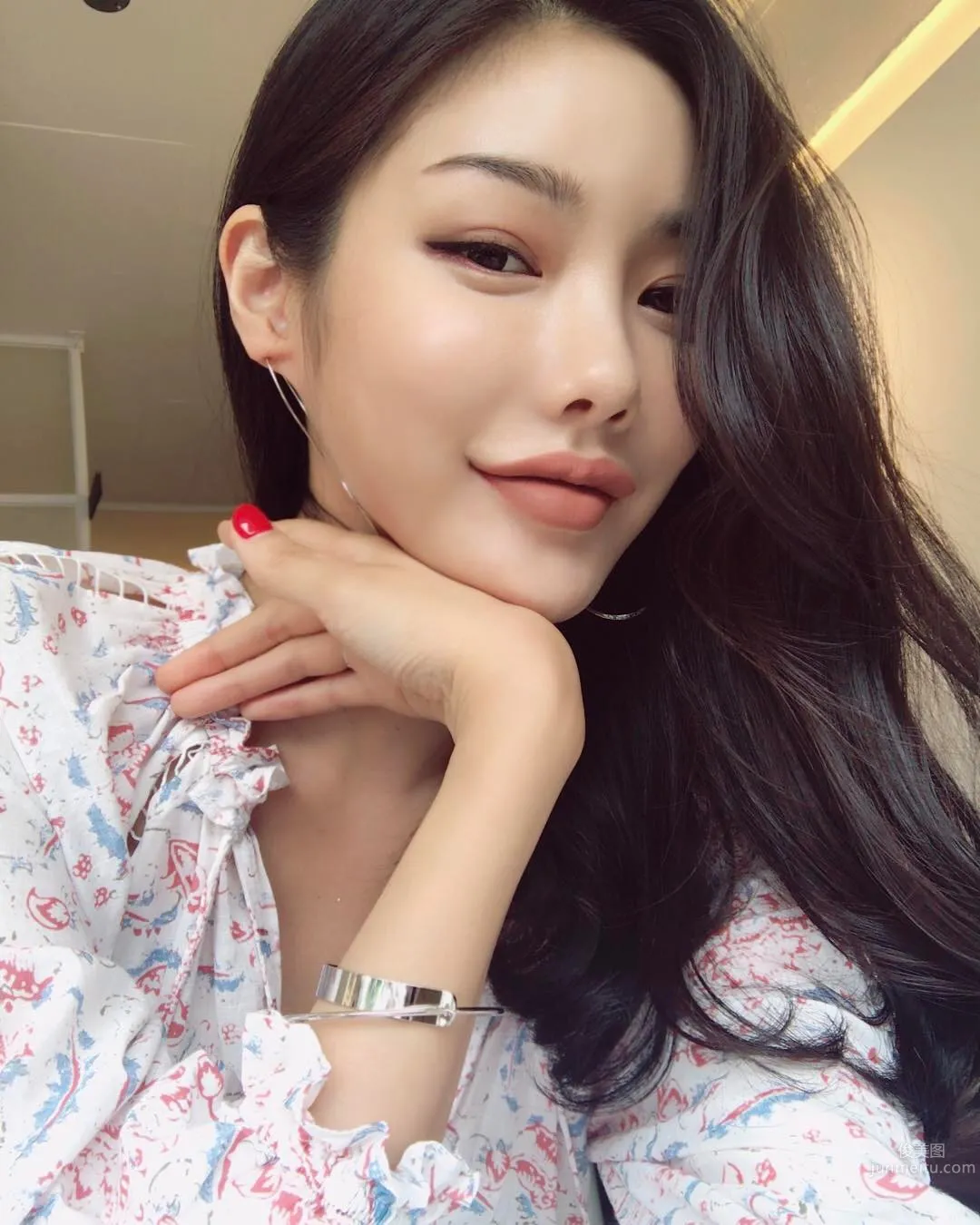 網拍模特樸瓷美 泳衣被撐的好辛苦 23