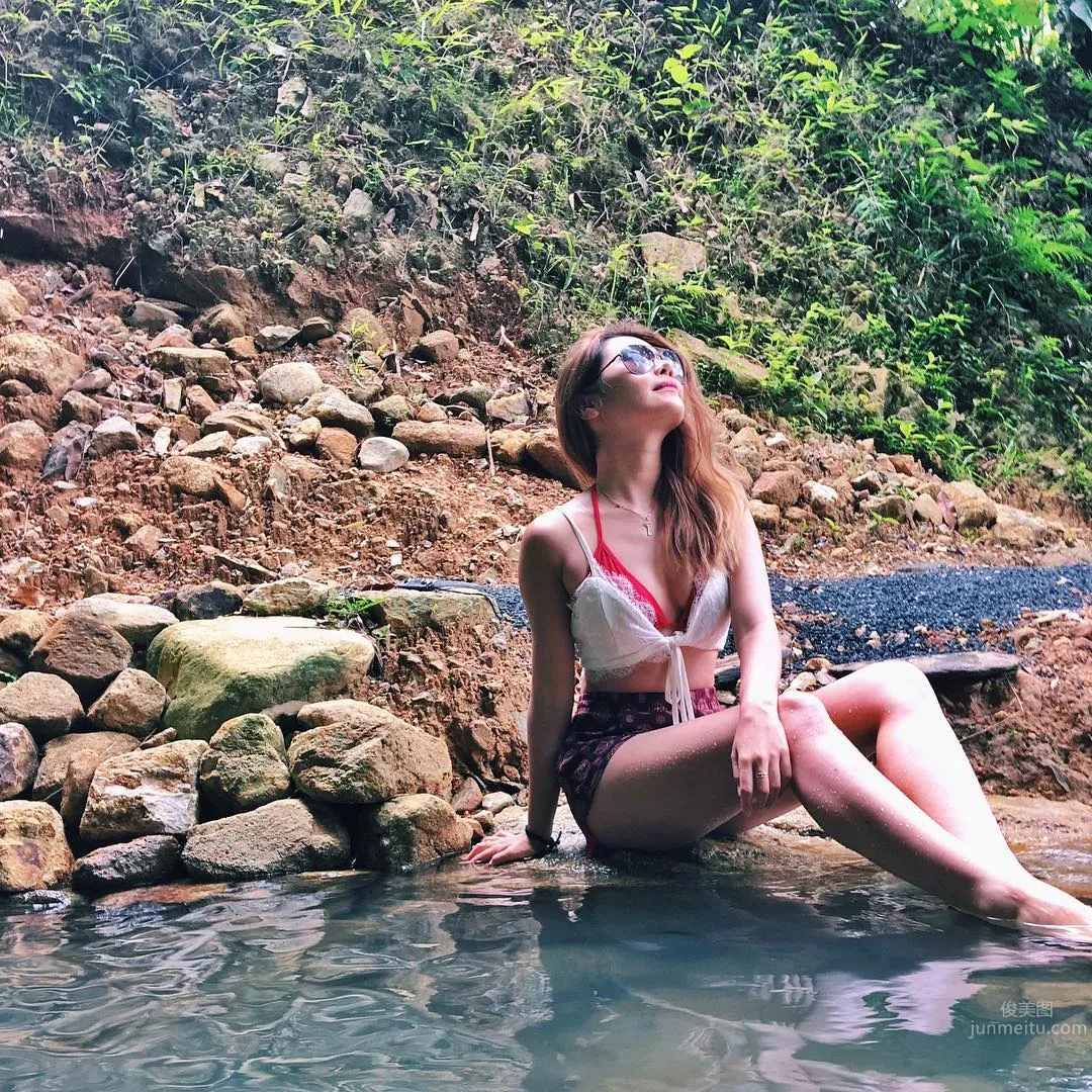 新國正妹Aylna 捆綁式泳衣秀美好身材 5