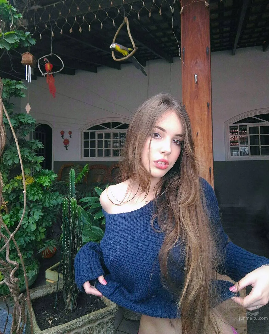 巴西少女Jhulia Pimentel  青涩面容火辣身材_0