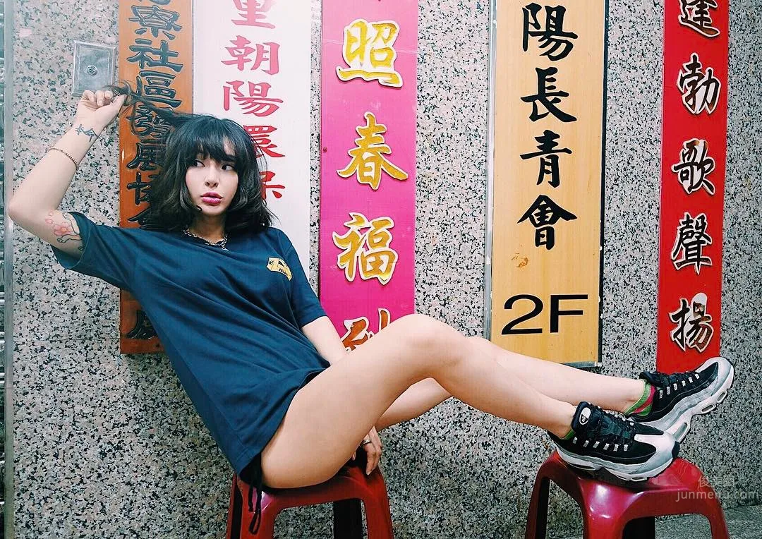 電臀女王梁雲菲 非主流刺青美圖 14