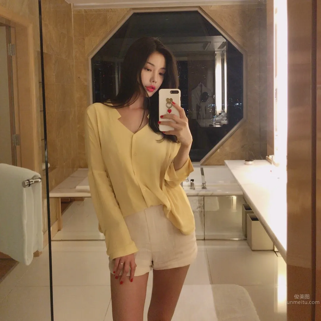 網拍模特樸瓷美 泳衣被撐的好辛苦 15