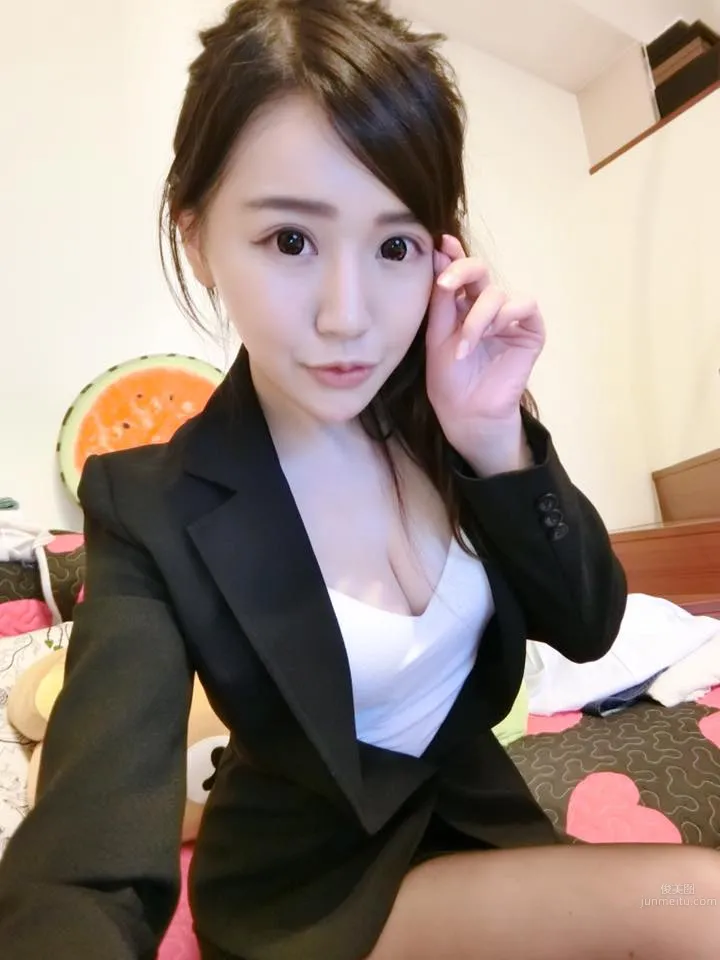 17直播台柱美女張摸摸 好身材真的可以摸 5