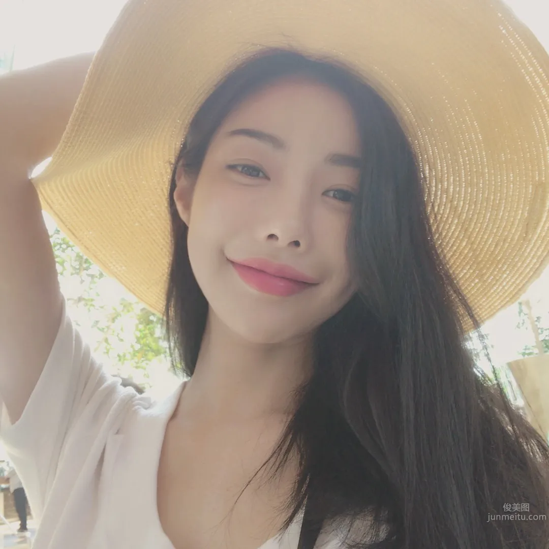 網拍模特樸瓷美 泳衣被撐的好辛苦 16