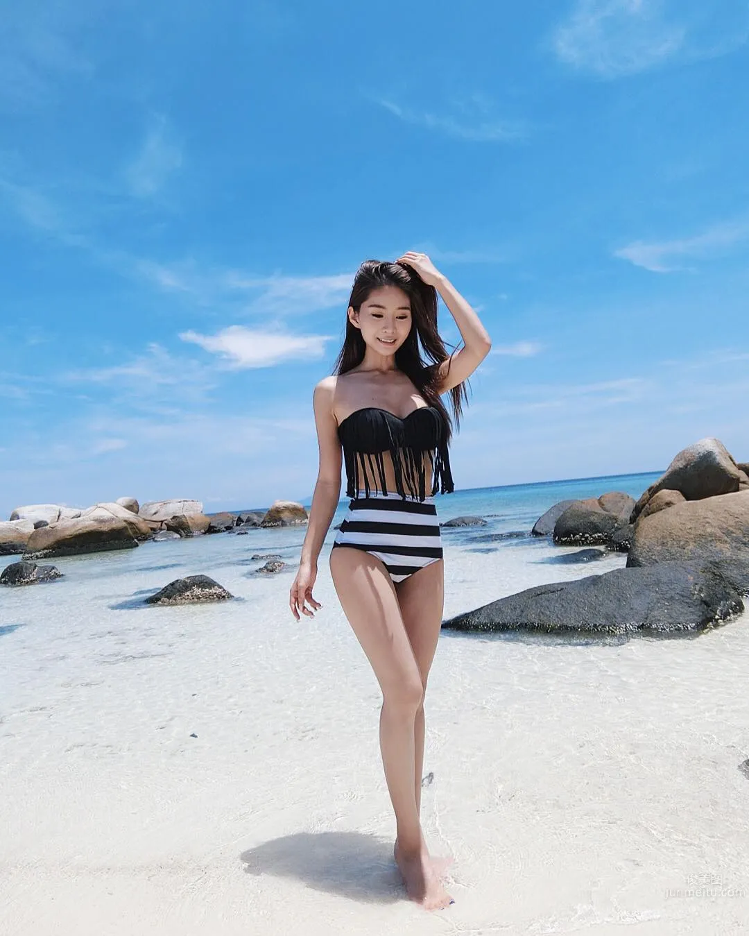 马国RQ女神谢丽霜 狂晒胸狠马甲线_1