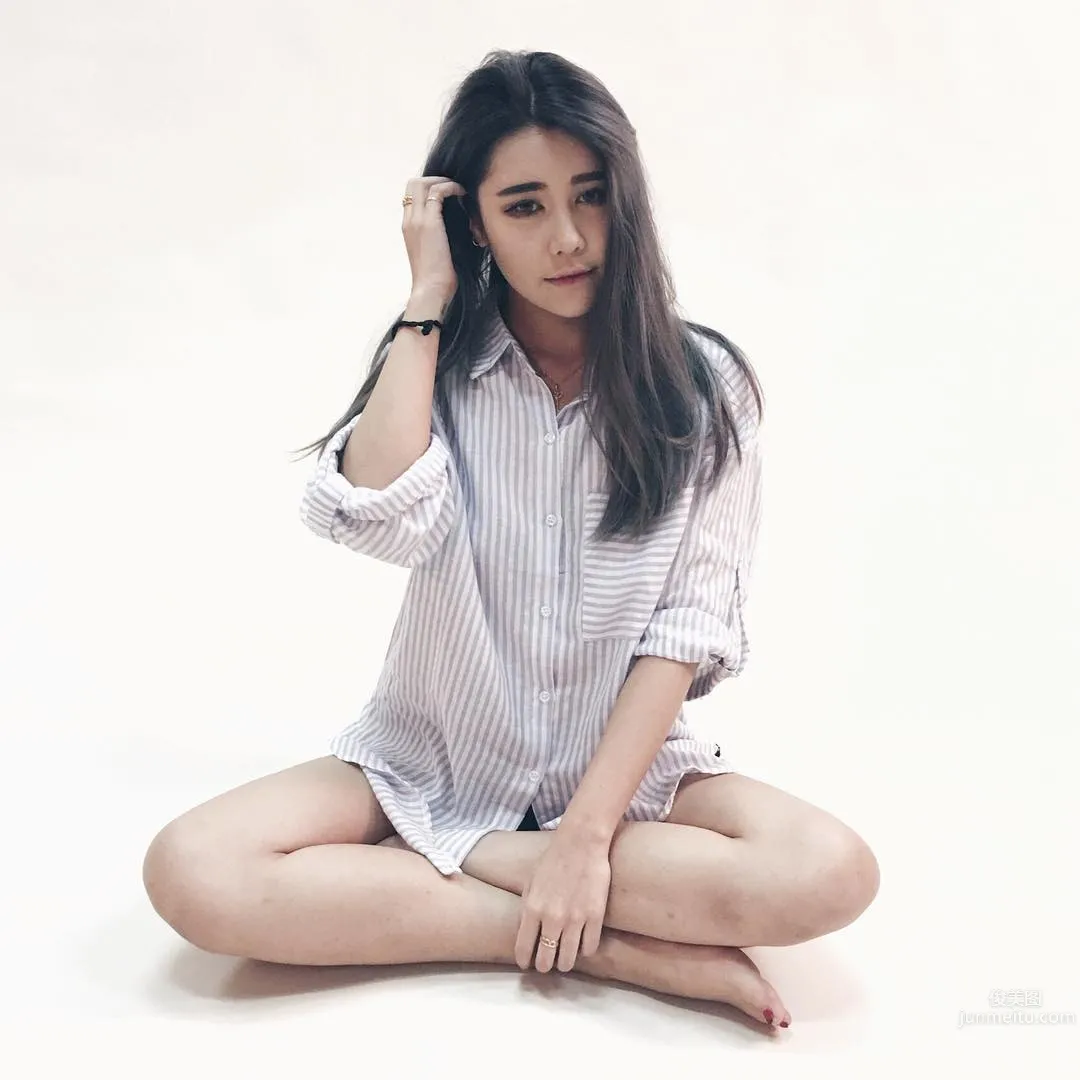 新國正妹Aylna 捆綁式泳衣秀美好身材 13