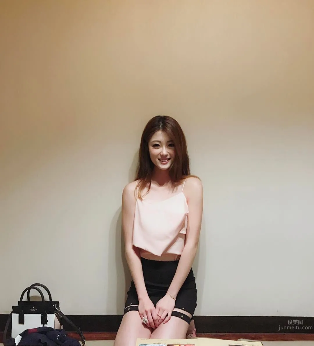 澳門妹子Annabelle Lin 氣質美腿私房美圖 15
