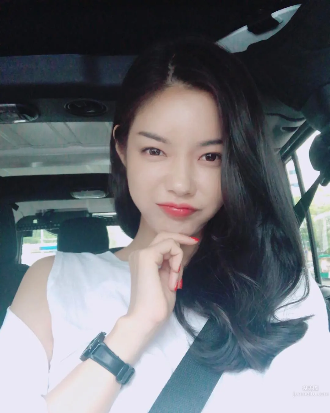 網拍模特樸瓷美 泳衣被撐的好辛苦 29