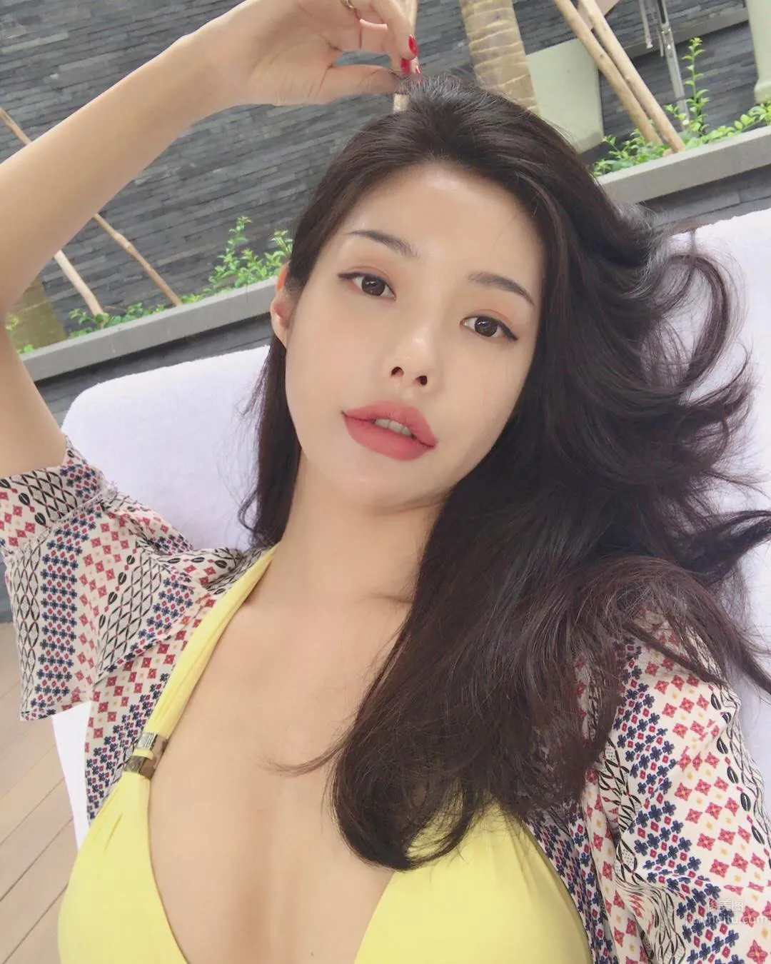 網拍模特樸瓷美 泳衣被撐的好辛苦 7
