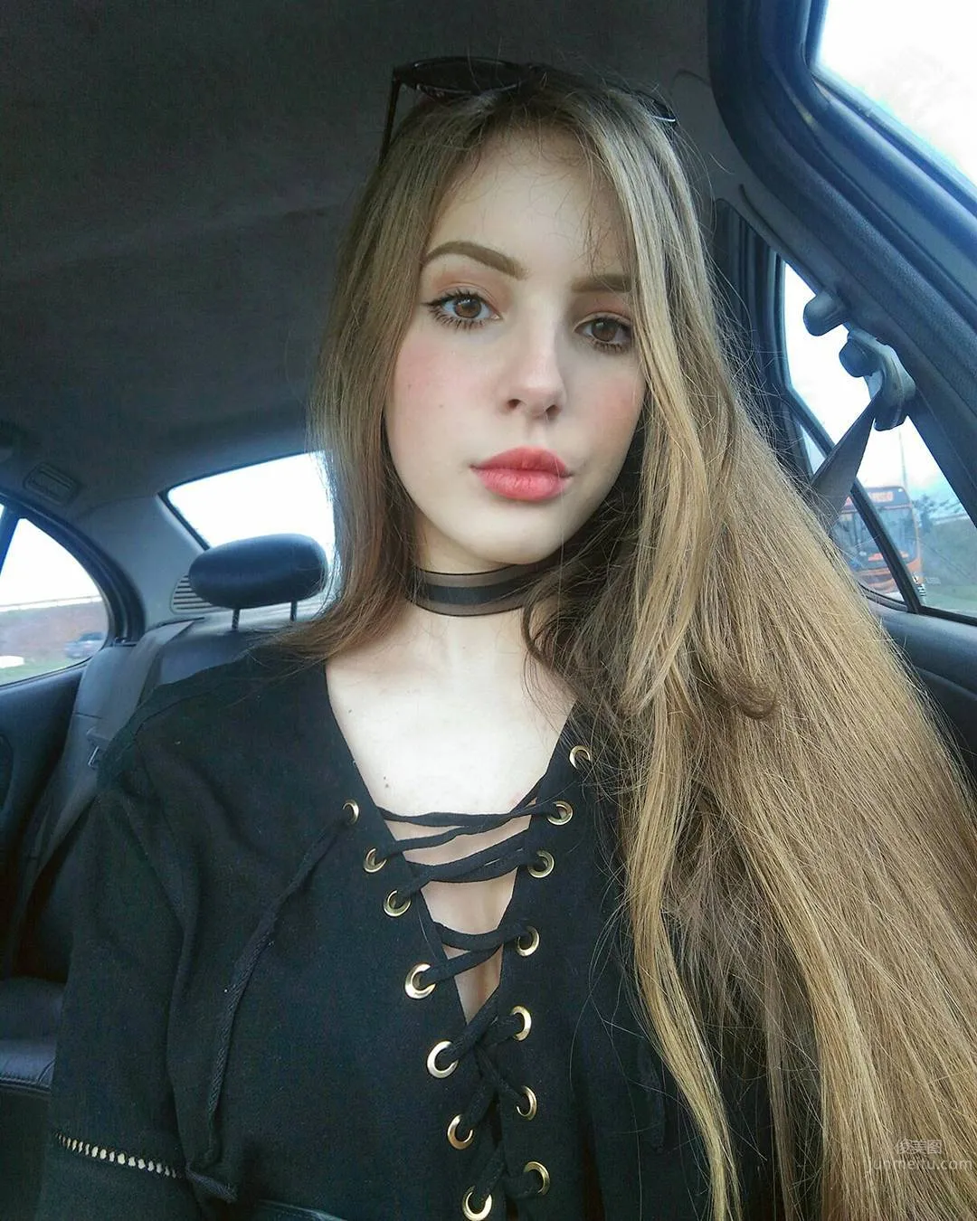 巴西少女Jhulia Pimentel  青涩面容火辣身材_1
