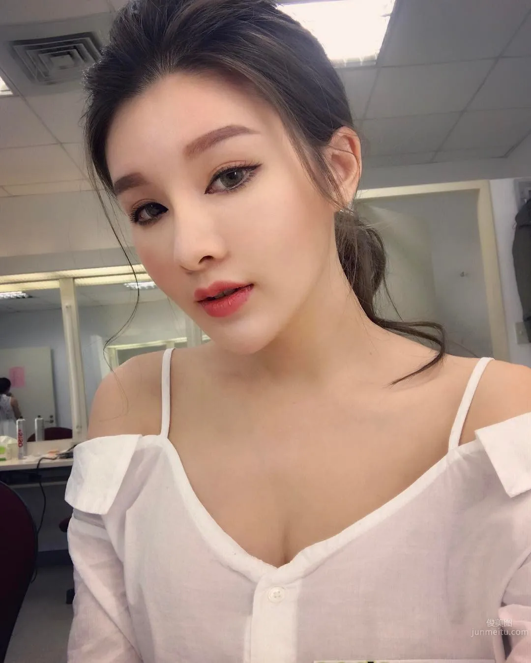 台灣車模愛語莎Vanessa 狂野奔放又妩媚 21