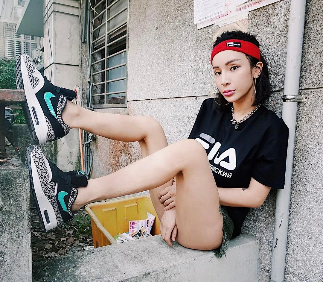 電臀女王梁雲菲 非主流刺青美圖 16