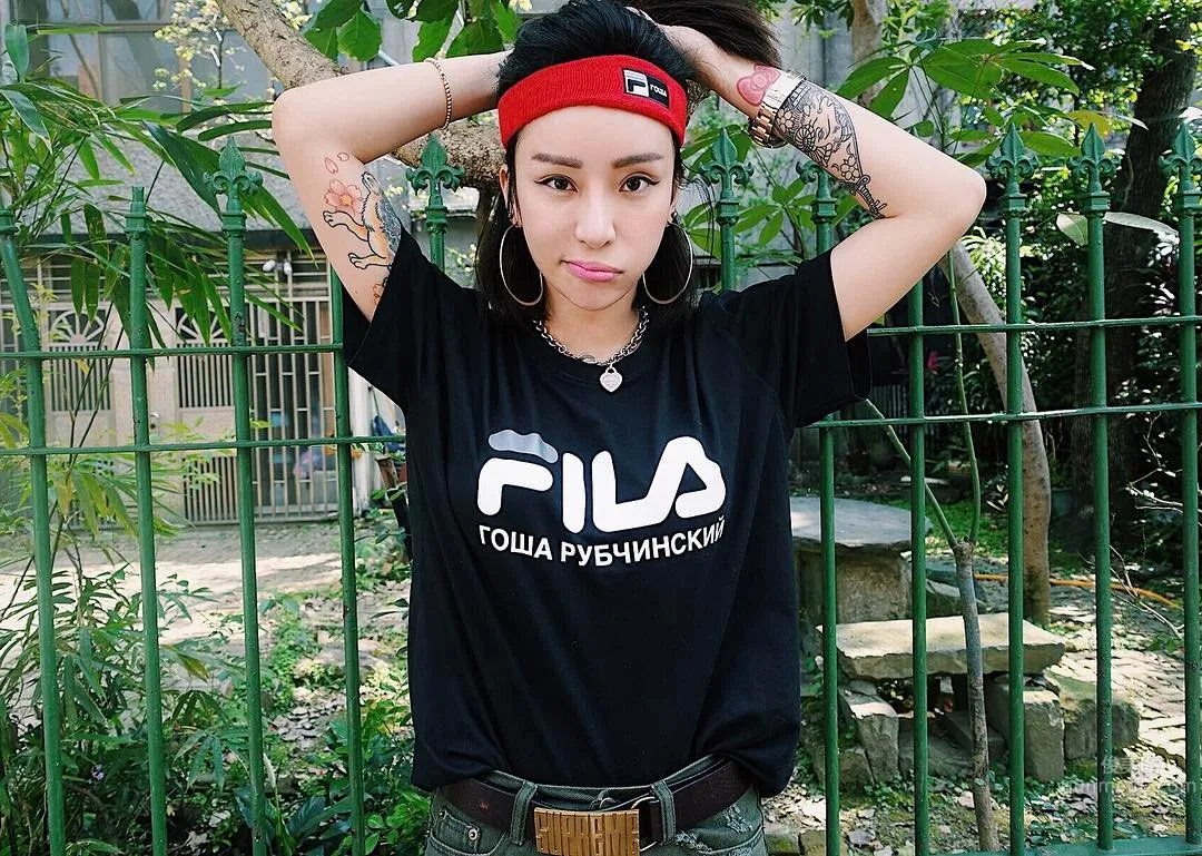 電臀女王梁雲菲 非主流刺青美圖 17