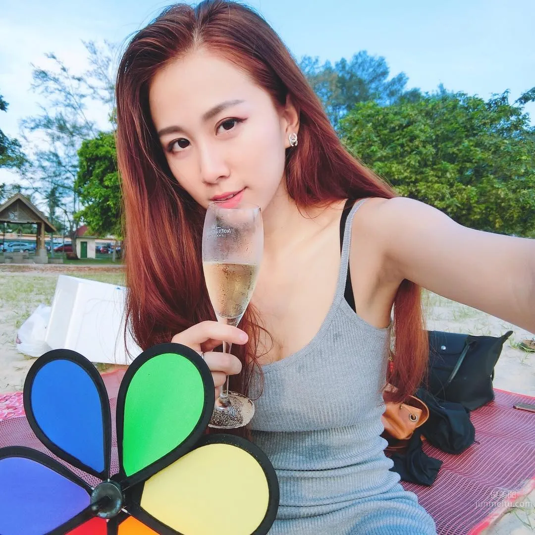 大馬正妹Christine Pang沙灘拍美照 31