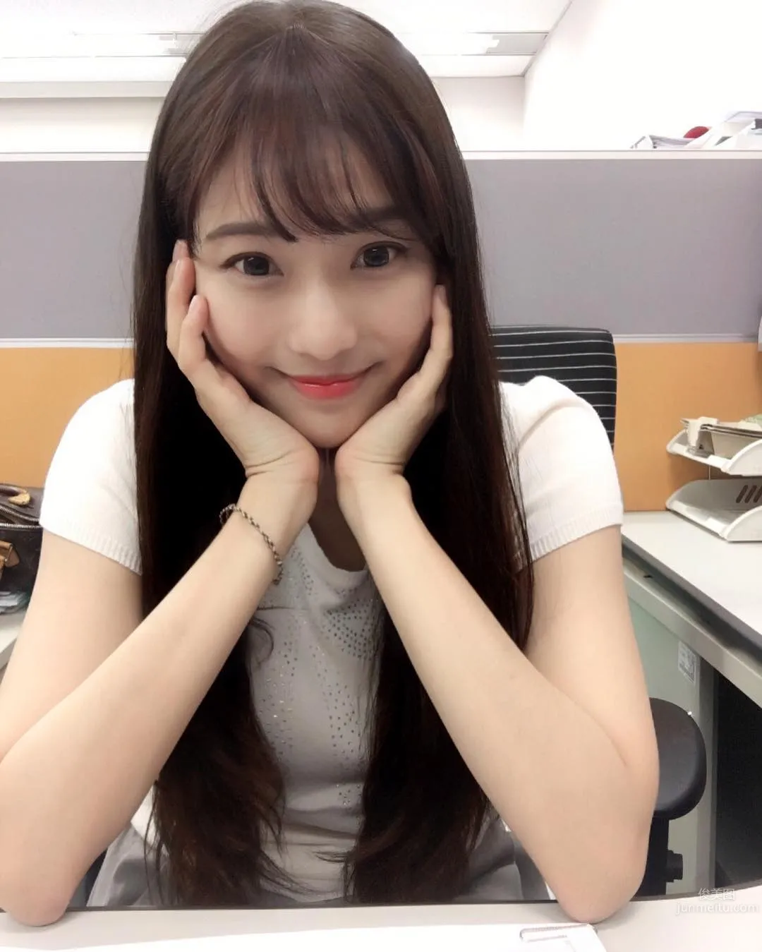 多才多藝鄭小奈 白皙蜜大腿身材好 24
