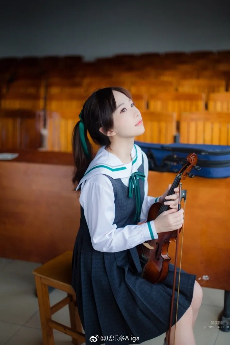 搞怪女孩矮樂多Aliga 突破次元之壁的coser 15