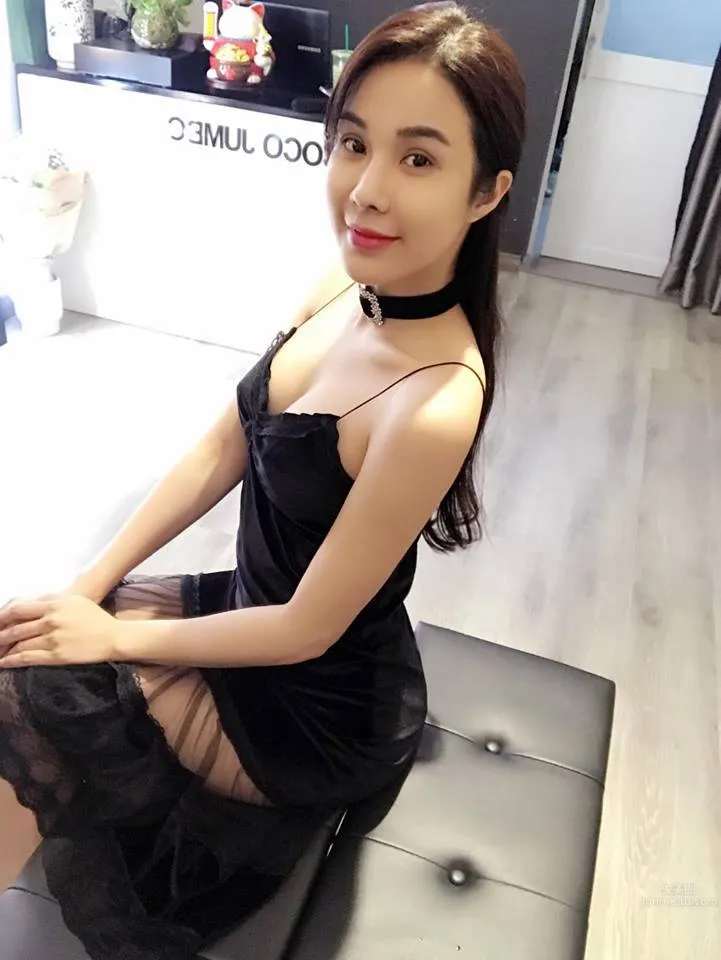 越南網紅歌手葉林英 知性氣質的私房照 16
