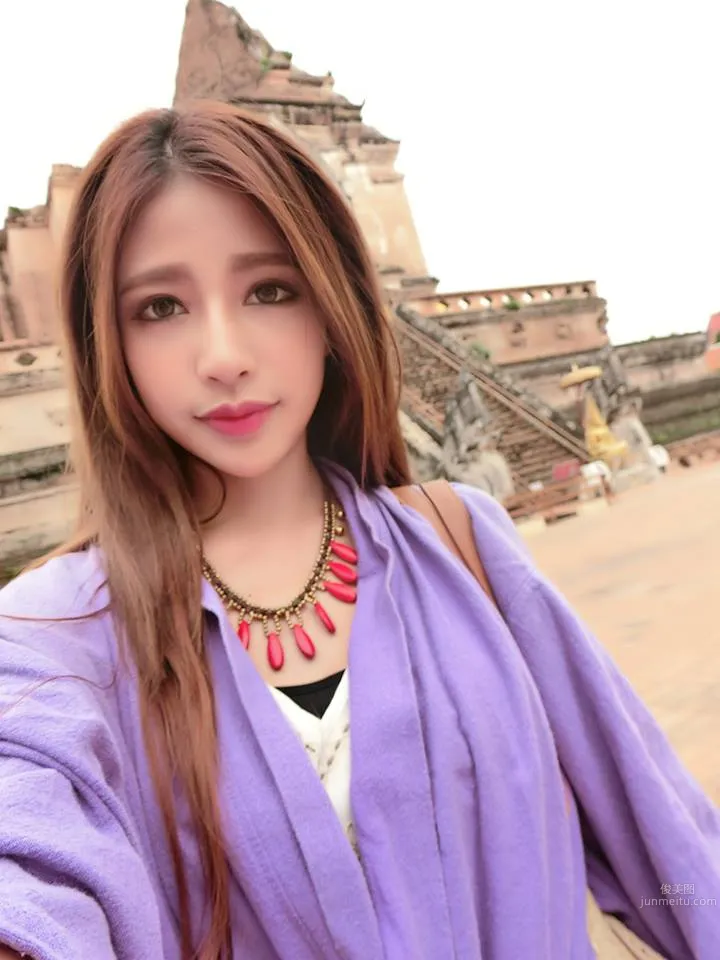 「觸覺系」正妹陳予Fairy 厭世臉外拍女神私房照 17