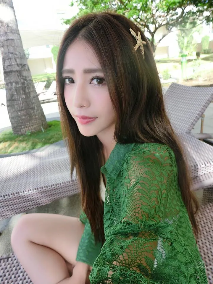 「触觉系」正妹陈予Fairy 厌世脸外拍女神私房照_1