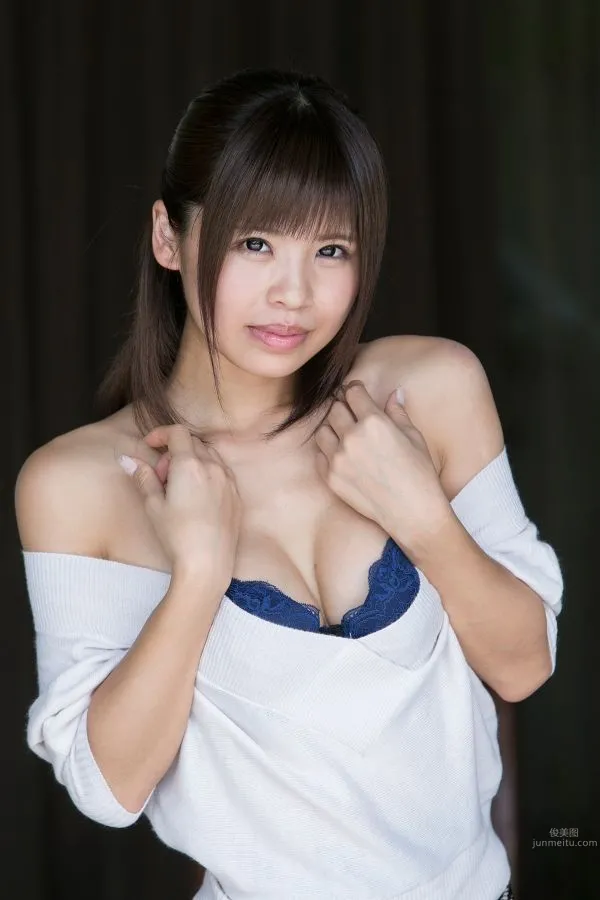 賽車女郎甘川もこ 骨感翹臀寫真圖片 6
