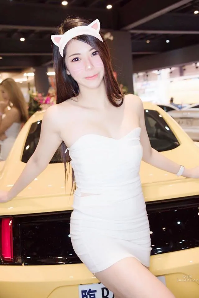 人氣SG正妹邱冰冰 場内場外的白皙美人 17