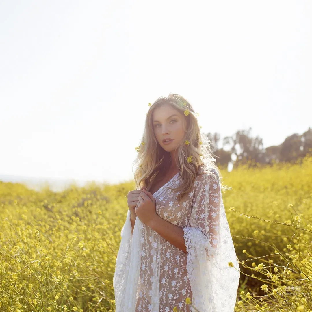 側乳女神Carly Lauren 性感辣照曲線凹凸 30