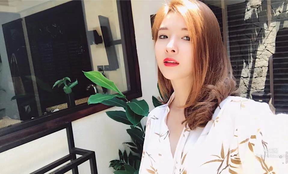 越南正妹Bùi Ngọc 混血五官精緻而脫俗 31