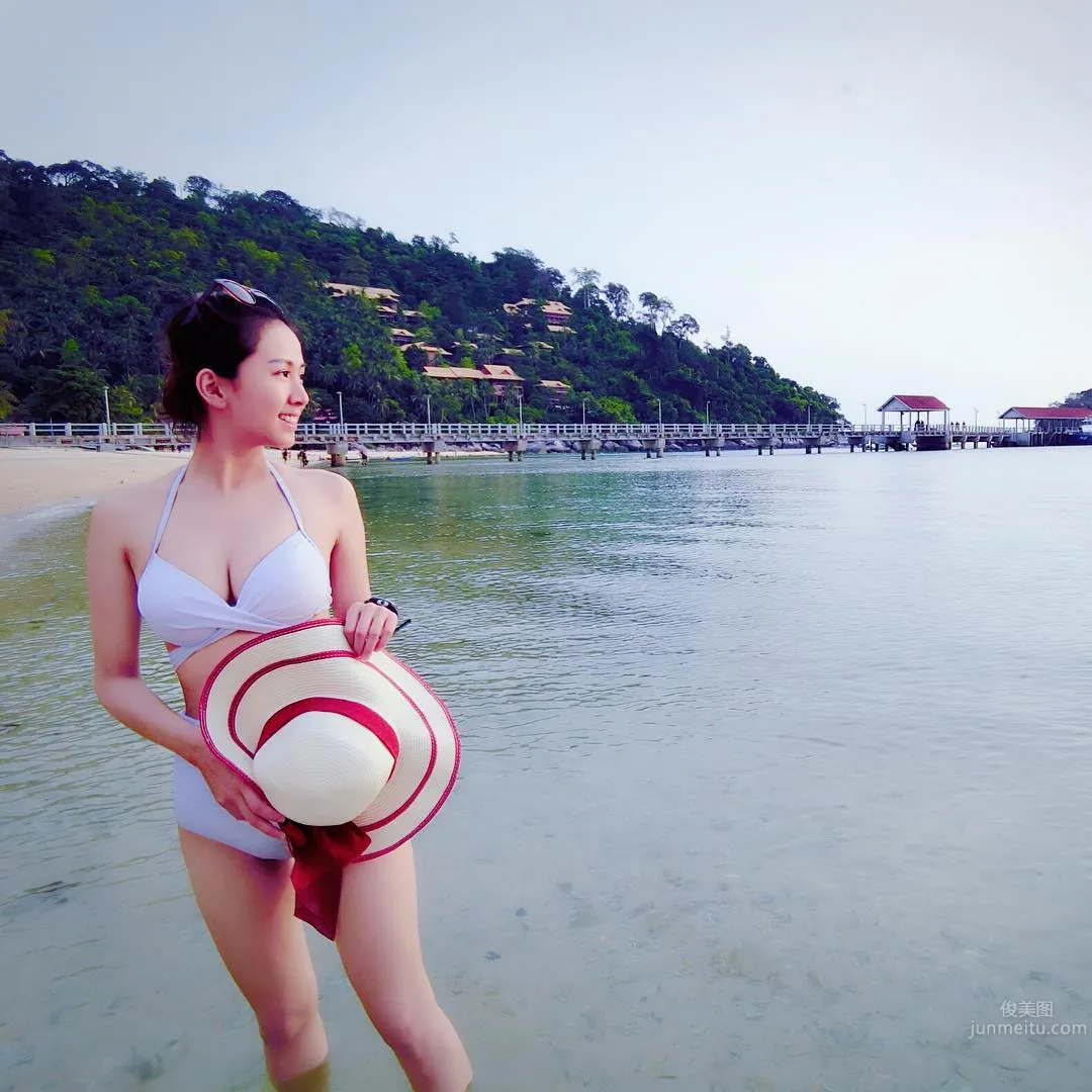 大馬正妹Christine Pang沙灘拍美照 4