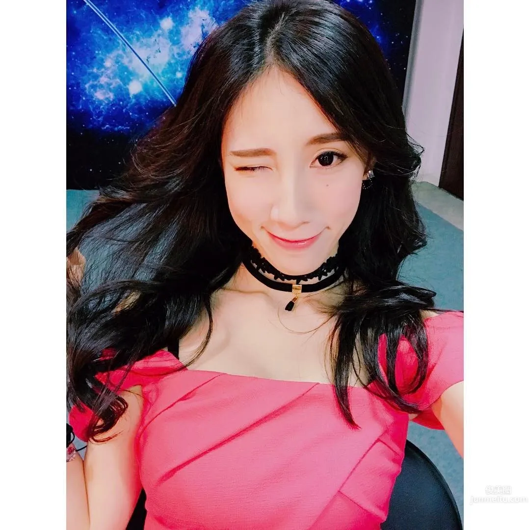 黑涩会美眉黄乔歆 沙滩大秀性感比基尼_0
