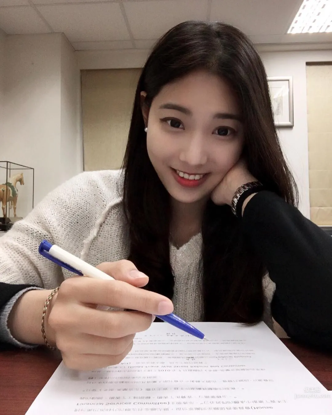 多才多藝鄭小奈 白皙蜜大腿身材好 20
