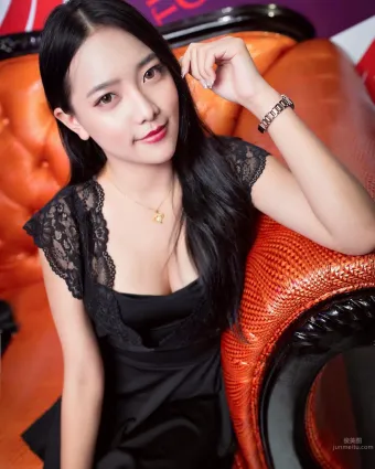 「完美天菜」萱萱Iris 賞心悅目的标準正妹