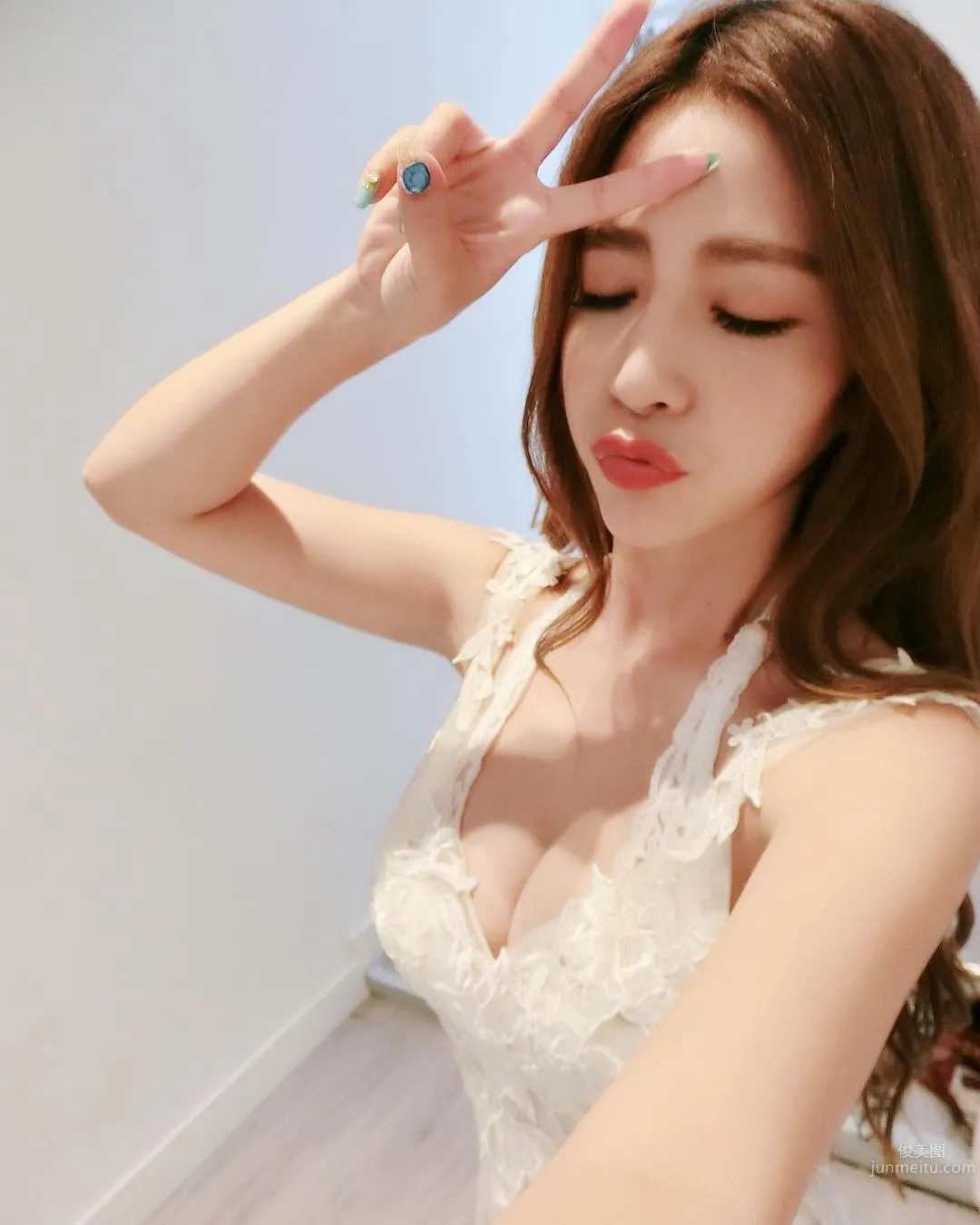 外拍女神陳雨䕕 厭世嬌容私房照 35
