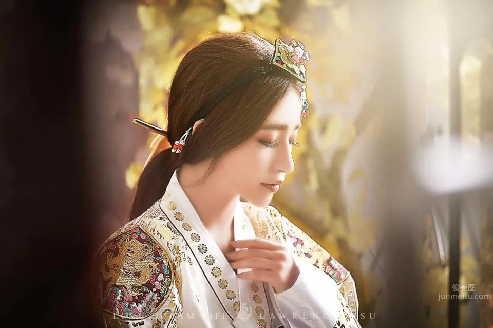 「觸覺系」正妹陳予Fairy 厭世臉外拍女神私房照 22