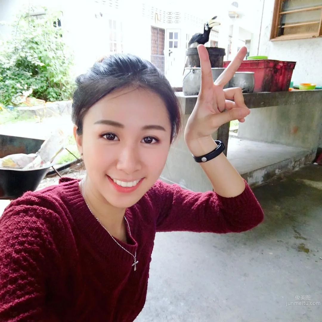 大馬正妹Christine Pang沙灘拍美照 3