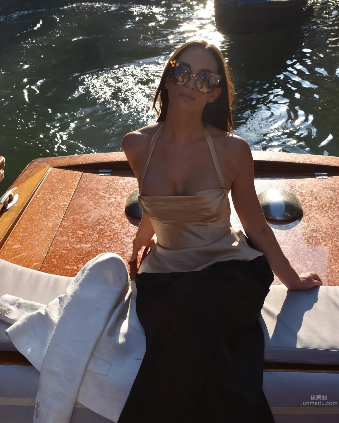英国辣模Rosie Roff 游走于尺度边缘的性感照_25