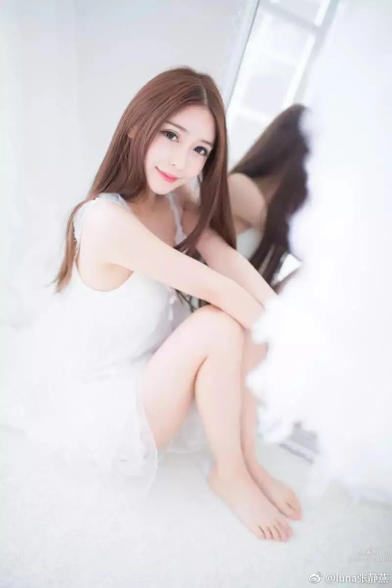 摩羯美眉张静燕 微博私房定制写真_0