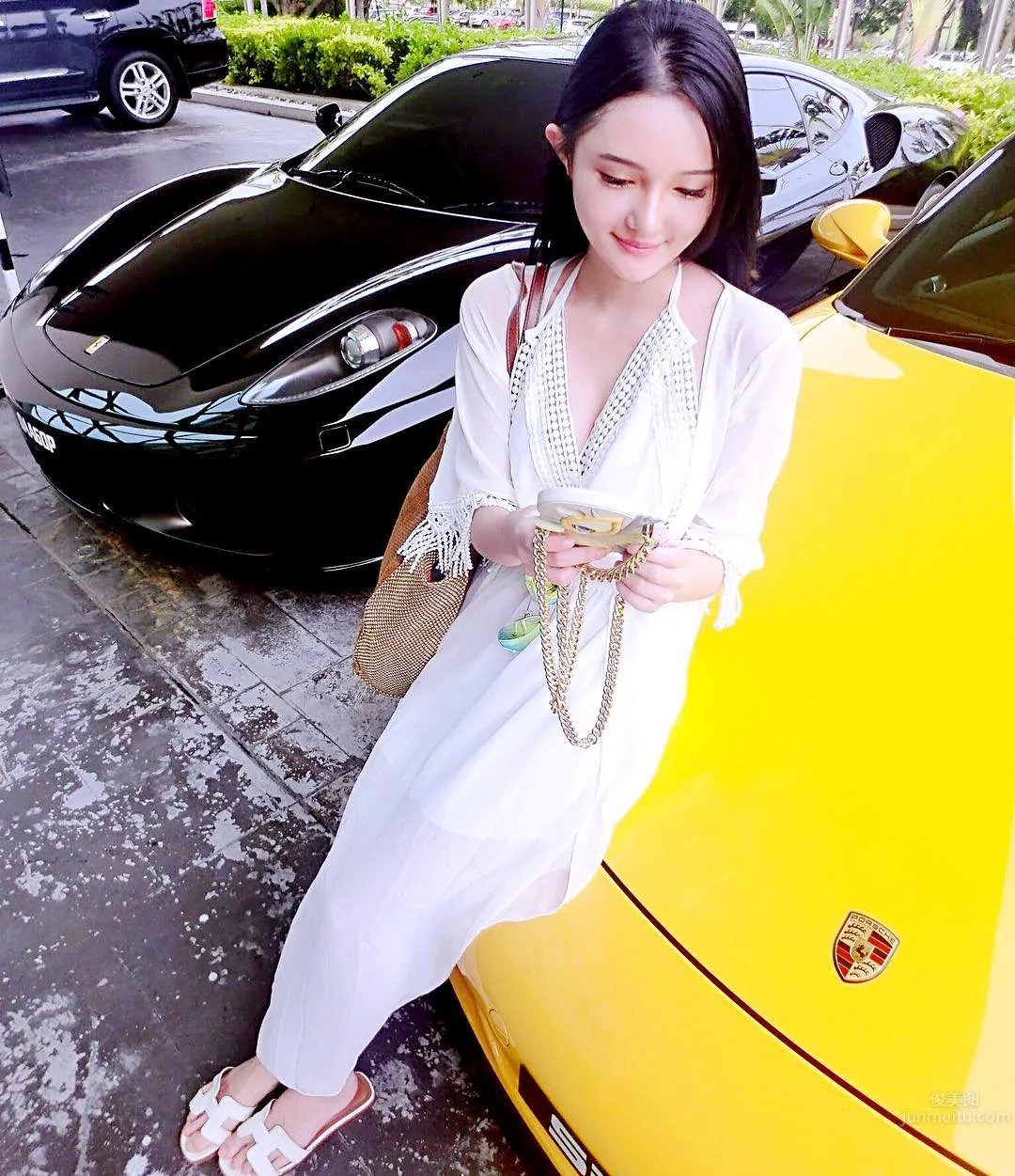 爆炸級的好身材！妹子「雷娜」成為海邊最美風景 11