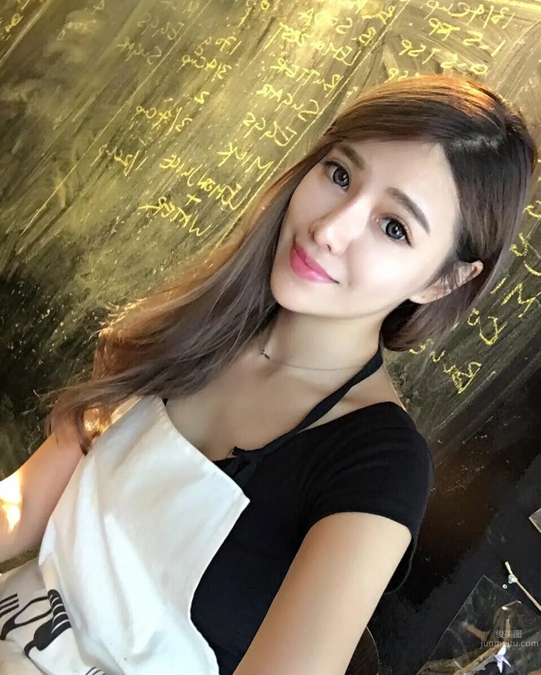 實踐大學正妹Candy Liu 亮麗氣質姣好身材 32