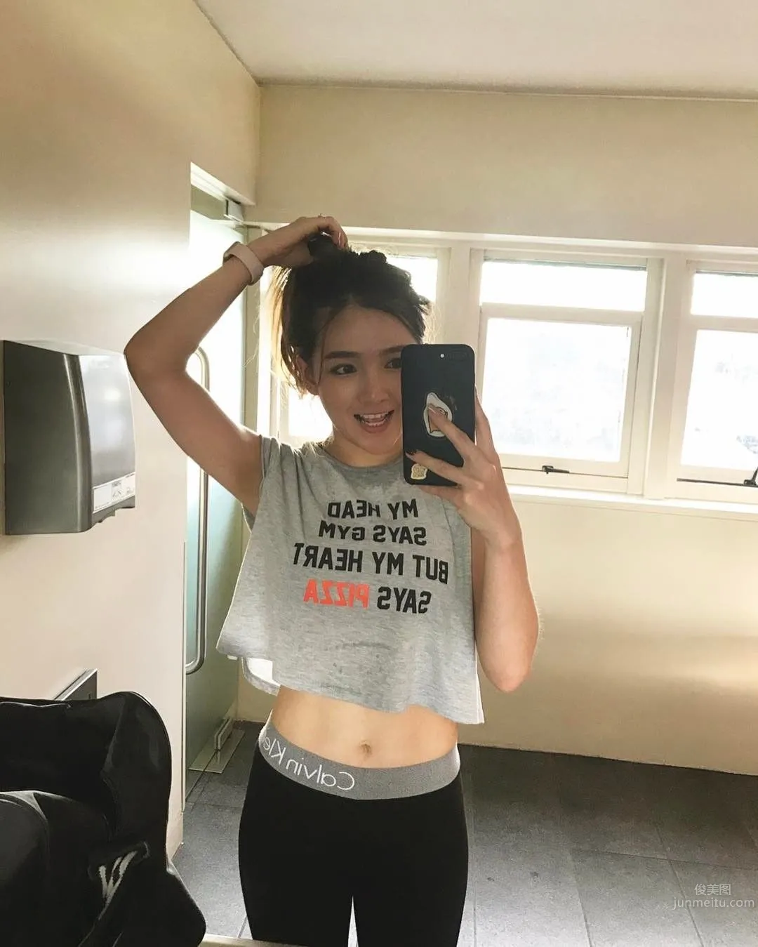 泰国正妹Rossarin甜美可人 超凶比基尼让人浮想联翩_4