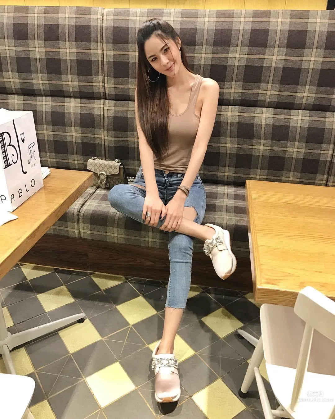 夏天好熱！泰國清新正妹Damiya Dada露蜜大腿+深V 32