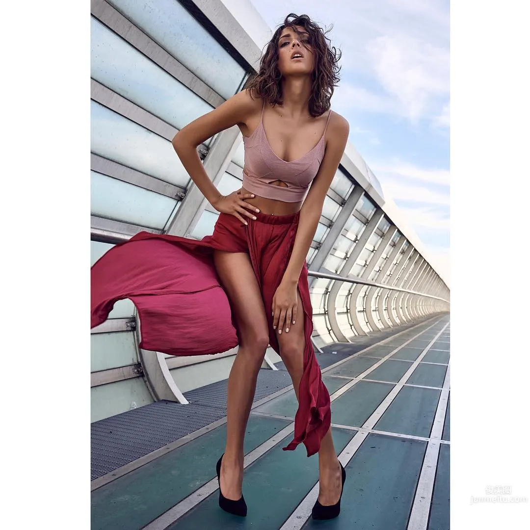9头身嫩模Erika Albonetti 意大利浓浓女人味_37