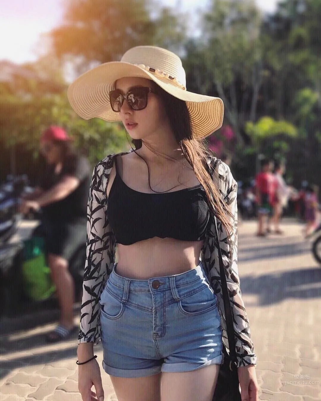泰美人Luna Ploy 性感比基尼完美曲線 17