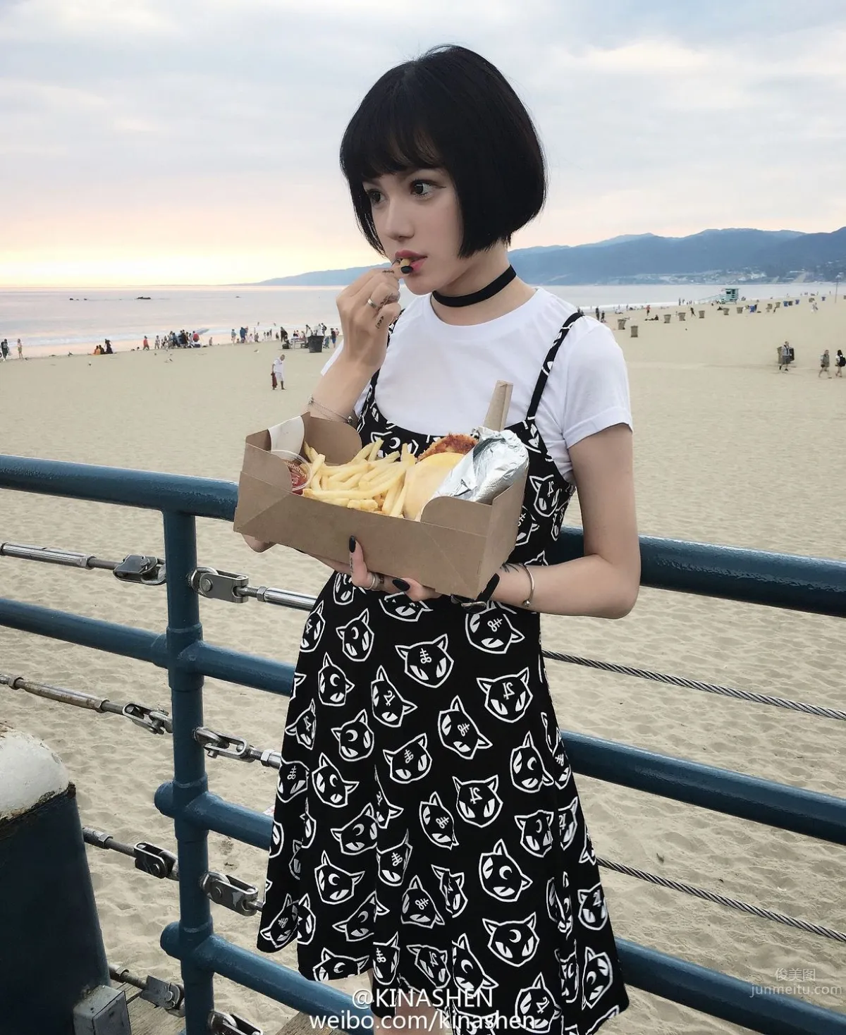 東方妹子Kina Shen 獨特的黑暗系芭比 24