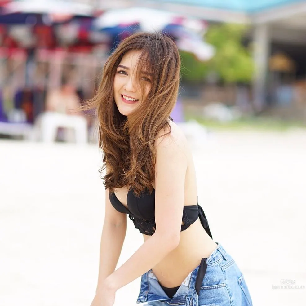泰國正妹Rossarin甜美可人 超兇比基尼讓人浮想聯翩 14